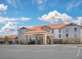 クオリティ イン アンド スイーツ モントレー、TN - クロスビル、TN 写真