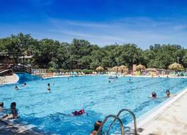 キャンピング ル ボワ フルリ 写真