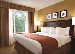 カントリー イン & スイーツ バイ ラディソン ノックスビル アット シダー ブラフ テネシー 写真