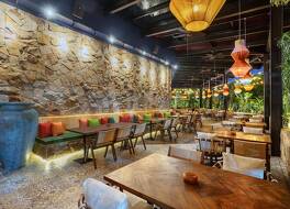 アシュリー トゥグ タニ メンテング 写真