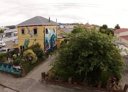 バジル ホステル & サーフ スクール