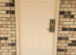 ラグジュアリー イン & スイーツ フォレスト シティ 写真