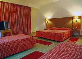 Hello Yasmine 写真