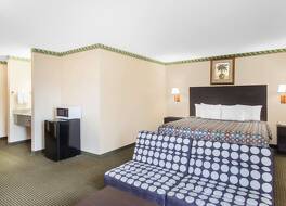 デイズ イン バイ ウィンダム サリバン 写真