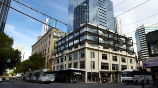 コンフォート アパートメンツ オン エリザベス