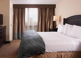 エンバシー スイーツ バイ ヒルトン ナッシュビル エアポート 写真