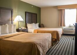 クオリティ イン & スイーツ ラブズ パーク ニア ロックフォード 写真