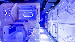 メット ア スペース ポッド アット アラブ ストリート