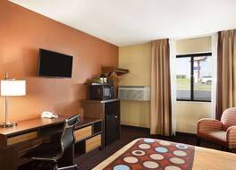 スーパー 8 バイ ウィンダム オールトン 写真