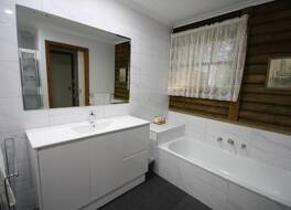 Halls Gap Log Cabins