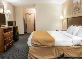 クオリティ イン & スイーツ ユニバーシティ 写真