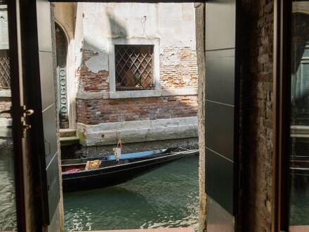 Locanda Leon Bianco on the Grand Canal 写真