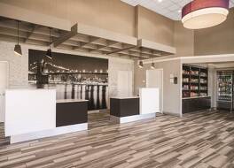 La Quinta Inn & Suites by Wyndham Clifton/Rutherford 写真