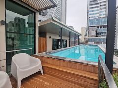 ティンツ オブ ブルー ホテル 写真