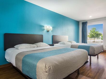 モーテル 6 ペンサコーラ、フロリダ - NAS 写真