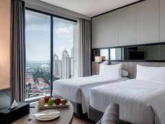 ワイズラグジュホテルスパツィオスラバヤ 写真