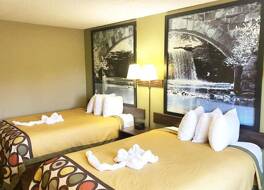 スーパー 8 バイ ウィンダム ラッセルビル 写真