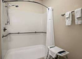 デイズ イン & スイーツ バイ ウィンダム ロムオービル 写真