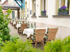 ホテル シュヴァーツァー バー 写真