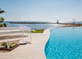 Radisson Beach Resort Larnaca 写真
