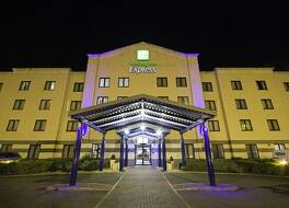 ホリデイ イン エクスプレス プール バイ IHG 写真