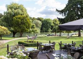 The Oakley Court 写真