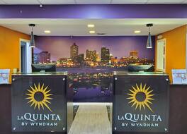 ラ キンタ イン & スイーツ バイ ウィンダム メンフィス エアポート グレイスランド 写真