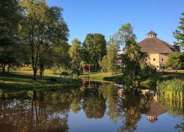 イン アット ザ ラウンド バーン ファーム