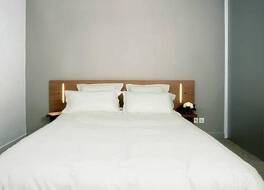 アパルトテル カンペール ブルターニュ テール ドゥ フランス 写真