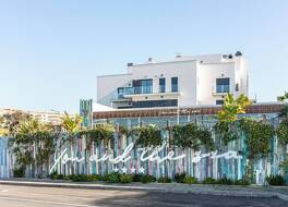 You and the sea 写真