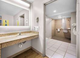 デイズ イン バイ ウィンダム ローリー ミッドタウン 写真