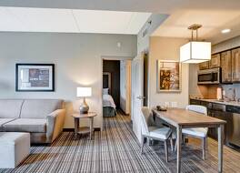 ホームウッド スイーツ バイ ヒルトン ナッシュビル フランクリン クール スプリングス 写真