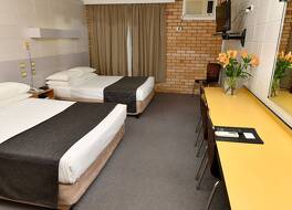 バーク アンド ウィルス モーター イン 写真