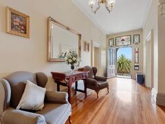 Waratah On York 写真