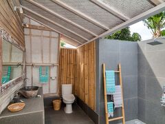 ギリ エア エスケープ - アダルツ オンリー 写真