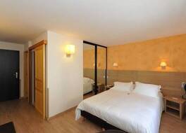 Logis Hôtel Restaurant Les 2 Rives - A75, en bordure de rivière 写真