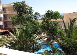 ガリニ ビーチ ホテル 写真