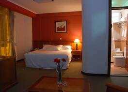 Adot Tina Hotel 写真