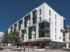 ベース ニヨン 写真