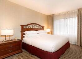 ダブルツリー スイーツ バイ ヒルトン ホテル ナッシュビル エアポート 写真