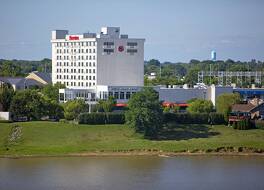 Sheraton Louisville Riverside Hotel