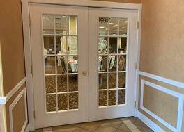 タウン & カントリー イン アンド スイーツ