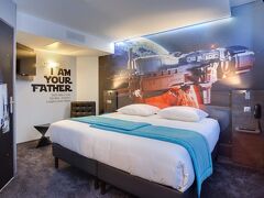 キリヤード レンヌ センター ガール 写真