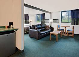 スーパー 8 バイ ウィンダム スピアフィッシュ 写真