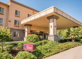 コンフォート スイーツ ユージーン ユニバーシティ