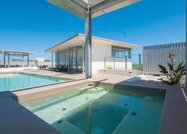 ホワイト シェルズ ラグジュアリー アパートメンツ 写真