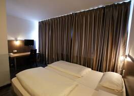 バーン ホテル 写真