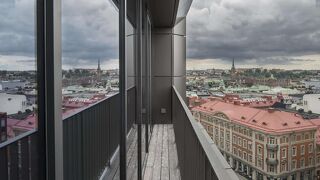 アット シックス