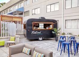 ダブルツリー スイーツ バイ ヒルトン ホテル ナッシュビル エアポート 写真