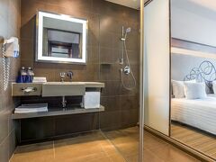 フォー ポインツ バイ シェラトン バンコク プルーンチット スクンビット 写真